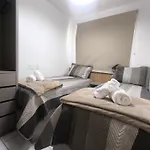 Apê de 2 quartos reformado e decorado a 100m da Beira Mar
